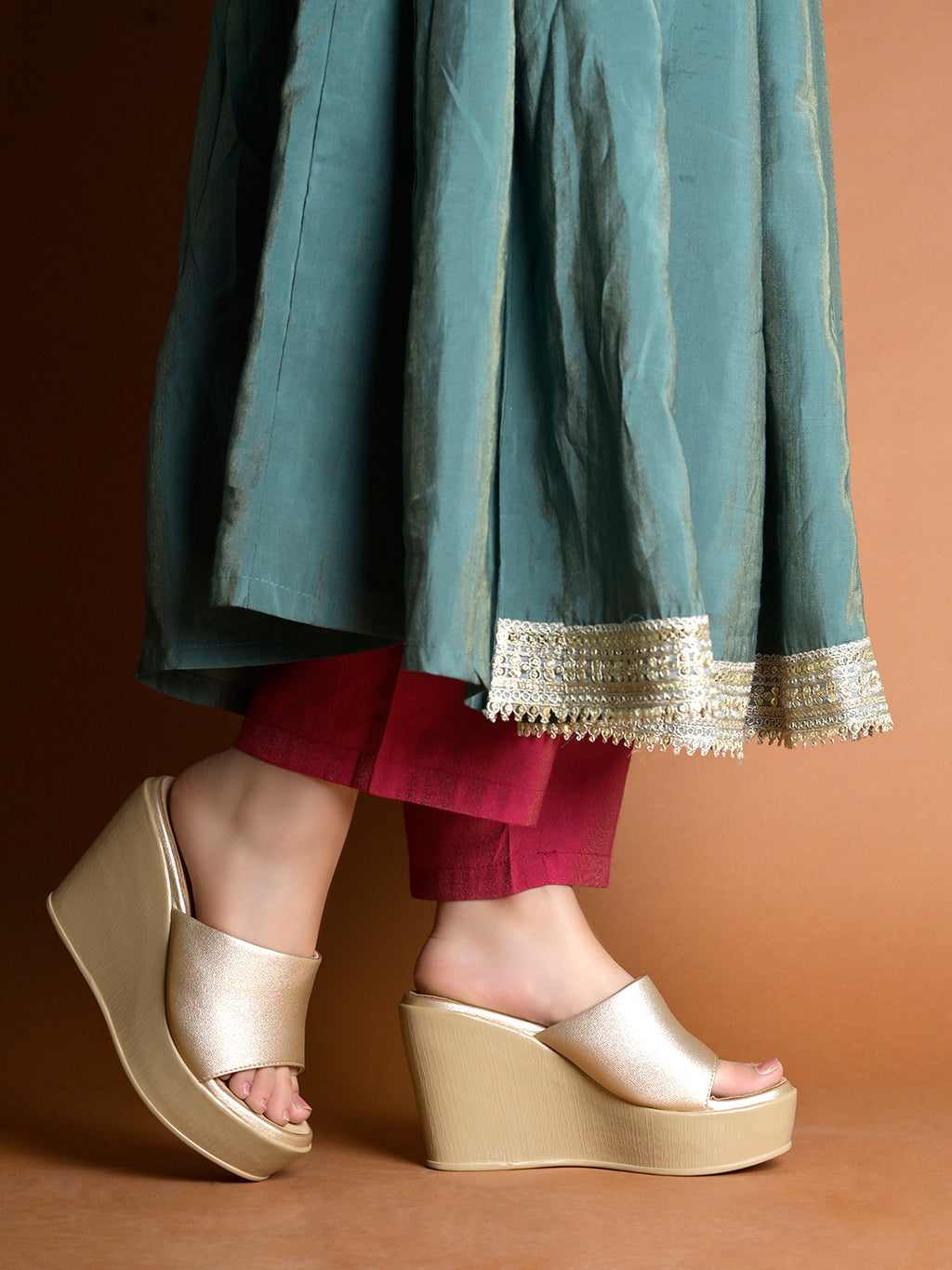 Women's Elegant Golden Wedge Sandals – Glamorous Metallic Platform Slides