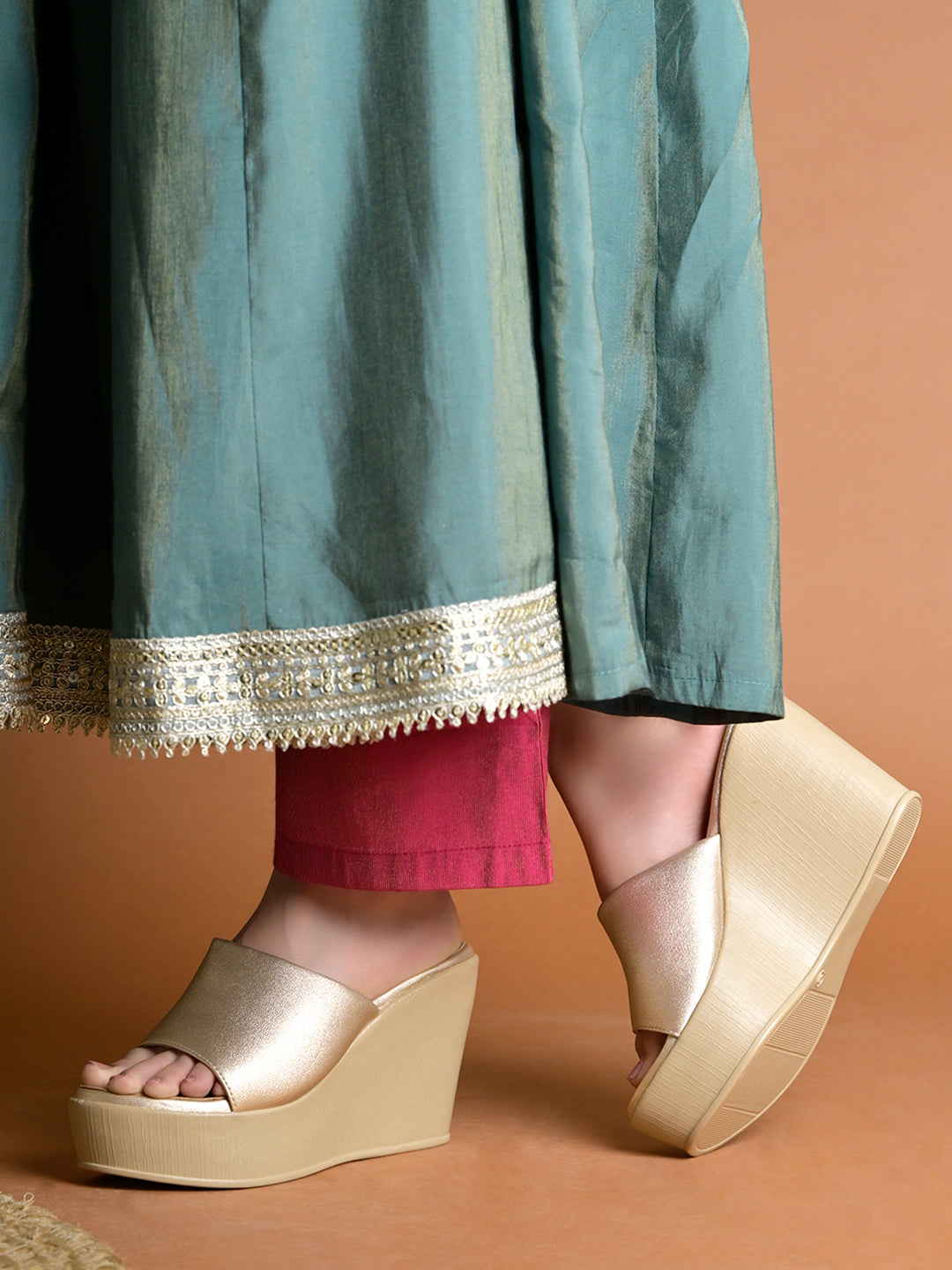 Women's Elegant Golden Wedge Sandals – Glamorous Metallic Platform Slides