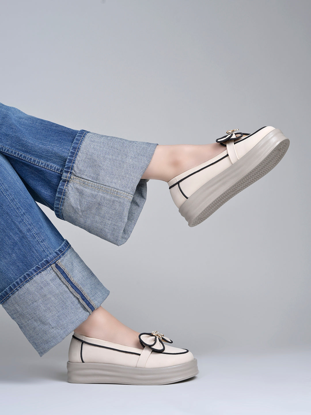 Elegant Cream Bow Loafers with Rhinestone Accents – Contrast Piping Design For Women