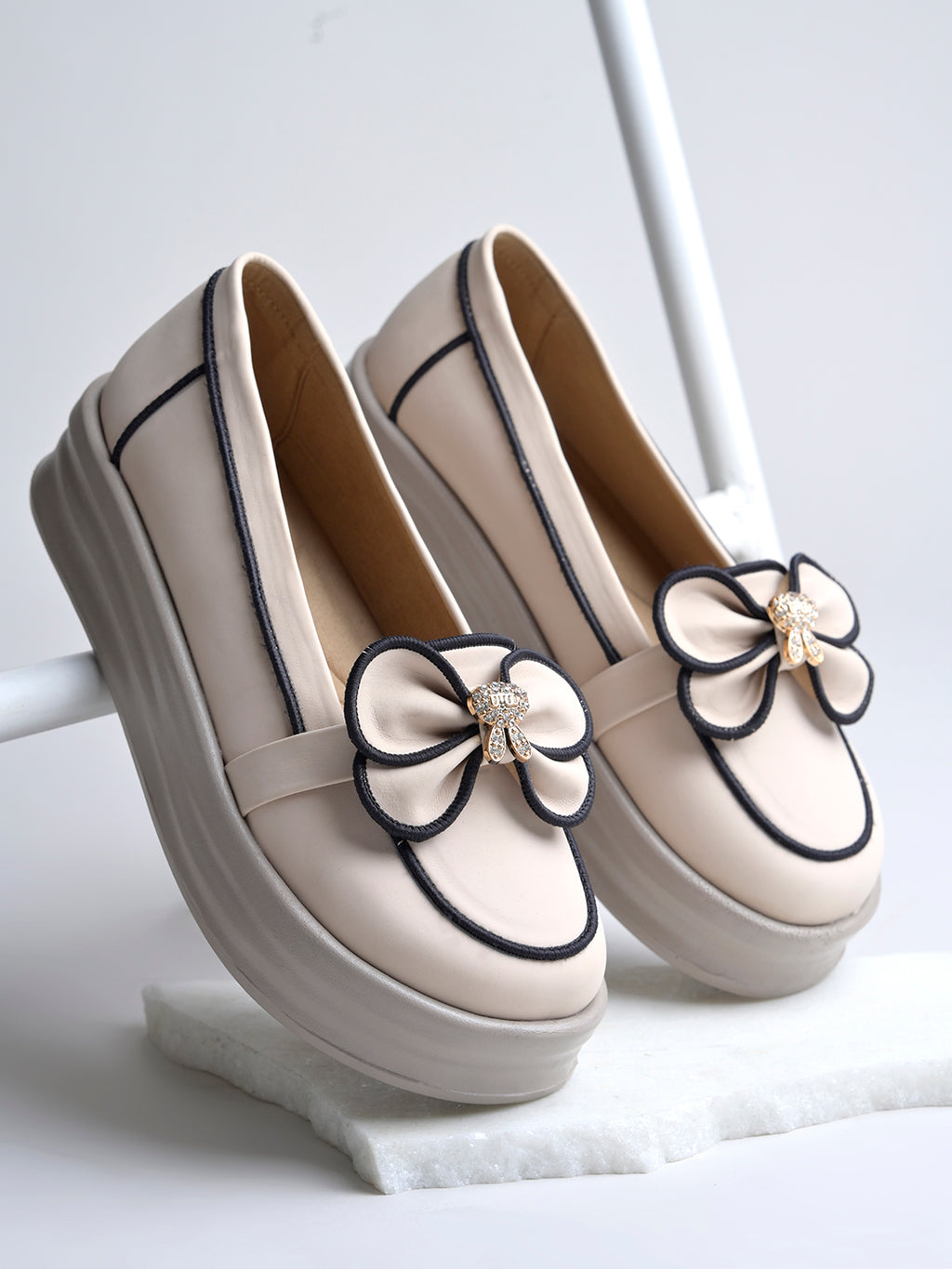 Elegant Cream Bow Loafers with Rhinestone Accents – Contrast Piping Design For Women
